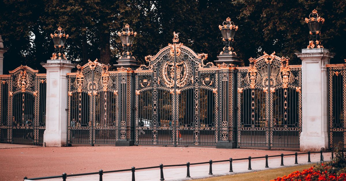 Stunning view of the ornate gates of Buckingham Palace, London.