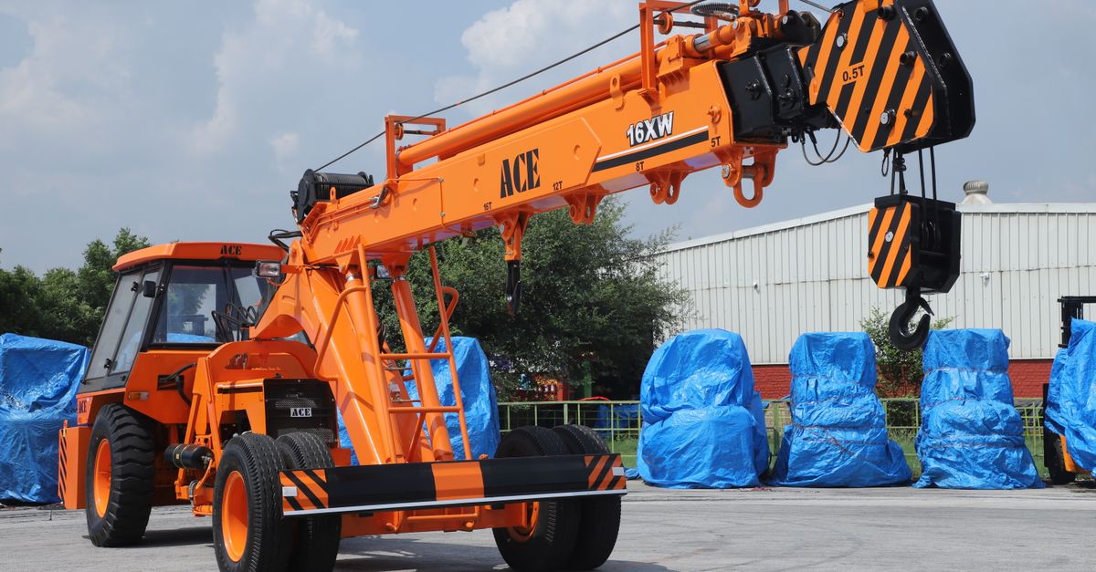 ACE 16XW hydraulic crane at a construction site in Faridabad, India.